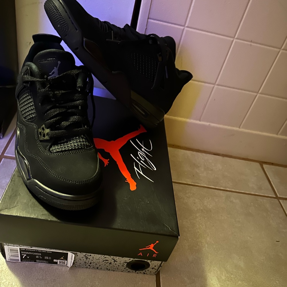 Air Jordan 4 Retro